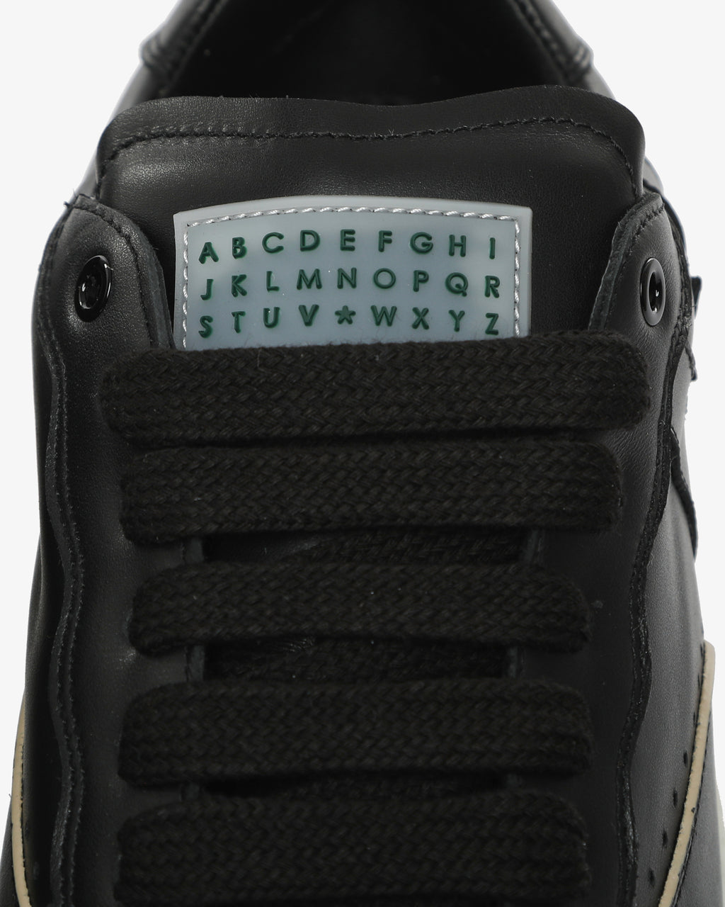 MI.20100/Black